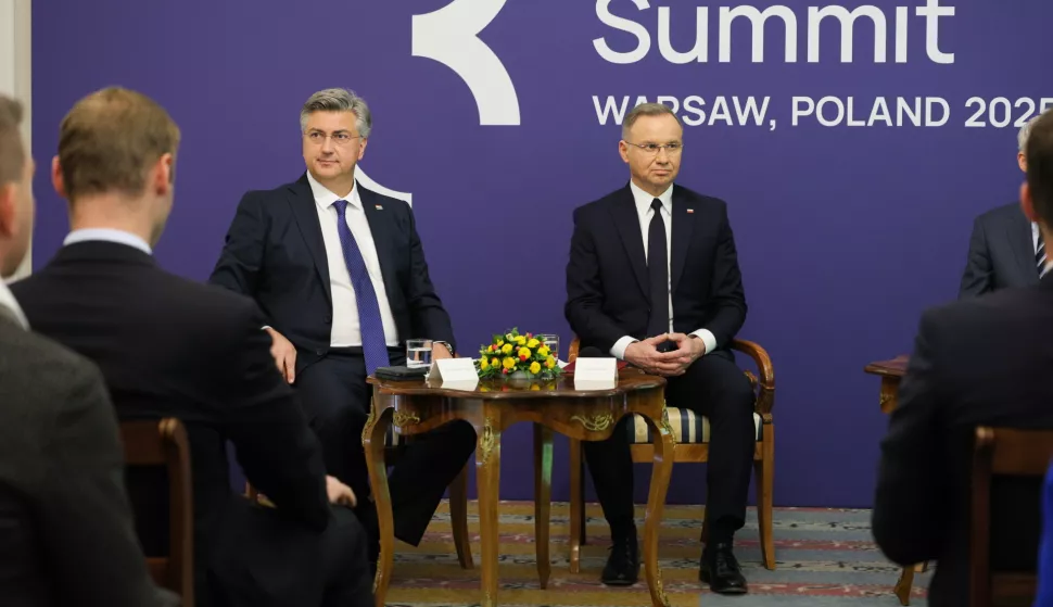 epa12060509 Polish President Andrzej Duda (R) and Croatian Prime Minister Andrej Plenkovic (L) attend the high-level business event as part of the Three Seas Initiative Summit at the Belvedere Palace in Warsaw, Poland, 28 April 2025. EPA/RAFAL GUZ POLAND OUT