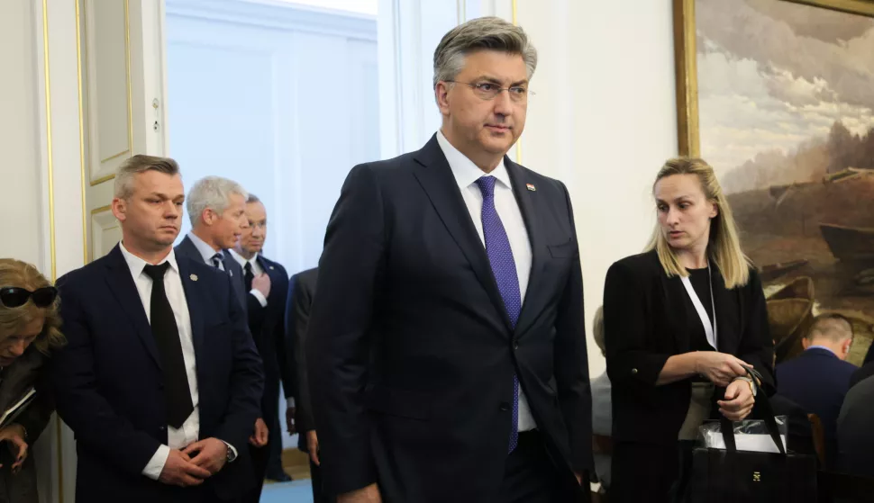 epa12060507 Croatian Prime Minister Andrej Plenkovic (C) attends the high-level business event as part of the Three Seas Initiative Summit at the Belvedere Palace in Warsaw, Poland, 28 April 2025. EPA/RAFAL GUZ POLAND OUT