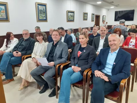 NAŠICE - Predstavljanje Nezavisne liste ''Jer volim Našice'' za Gradsko vijeće, snimljeno u travnju 2025. Snimila SNJEŽANA FRIDL