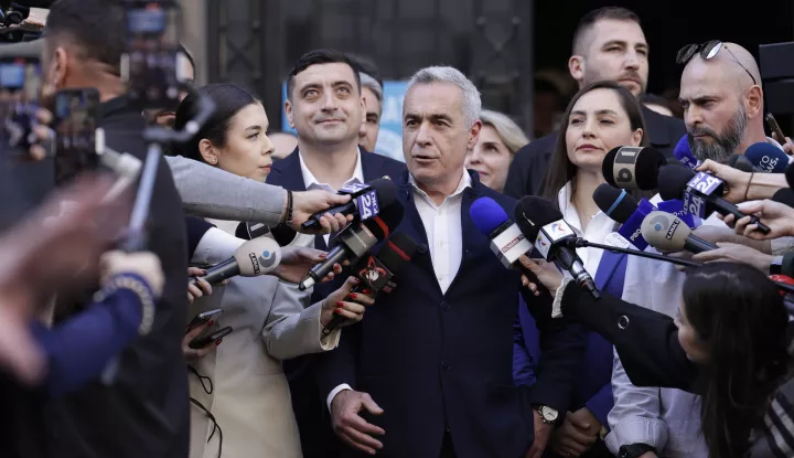 epa11947403 The independent candidate supported by ultra-nationalist AUR party Calin Georgescu (C), who won the first round of Romania's annulled presidential elections, delivers a statement after registering for presidential elections at the Central Election Bureau (BEC) headquarters, accompanied by AUR party leader George Simion (C-L), in Bucharest, Romania, 07 March 2025. Georgescu was questioned by prosecutors on 26 February 2025 as part of an investigation into election campaign fraud, including actions against the constitutional order and false statements about campaign financing. A judge from the Prosecutor General's Office imposed a judicial control measure, which Georgescu appealed. Romanians will vote in the first round of the presidential elections on 4 May 2025. EPA/ROBERT GHEMENT