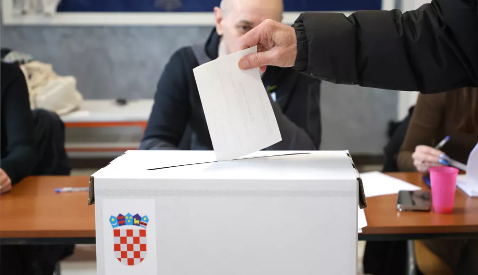 Osijek, 12. 01. 2025., Predsjednički izbori, drugi krug, birališta, izborna mjesta, glasovanje, biračiSNIMIO BRUNO JOBST