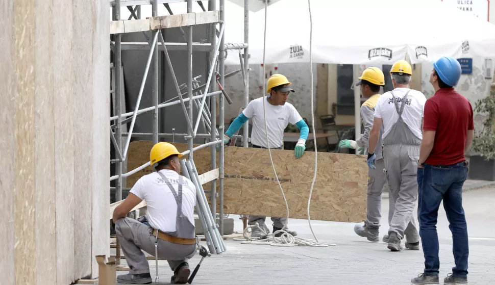 27.05.2022., Zagreb - Podaci Drzavnog zavoda za statistiku pokazuju da je u ozujku obujam gradjevinskih radova izvedenih na zgradama bio veci za 3,1 posto u odnosu na ozujak 2021. godine, a obujam radova na ostalim gradjevinama povecan je za 6,2 posto. U odnosu na veljacu ove godine, obujam gradjevinskih radova na zgradama je bio manji za 1,1 posto, a na ostalim gradjevinama za 0,2 posto. Photo: Patrik Macek/PIXSELL