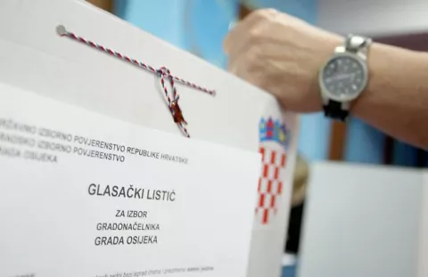 Snimio Davor KIBEL,Osijek, 19.05.2013. Krstova ulica, glasanje, lokalni izbori