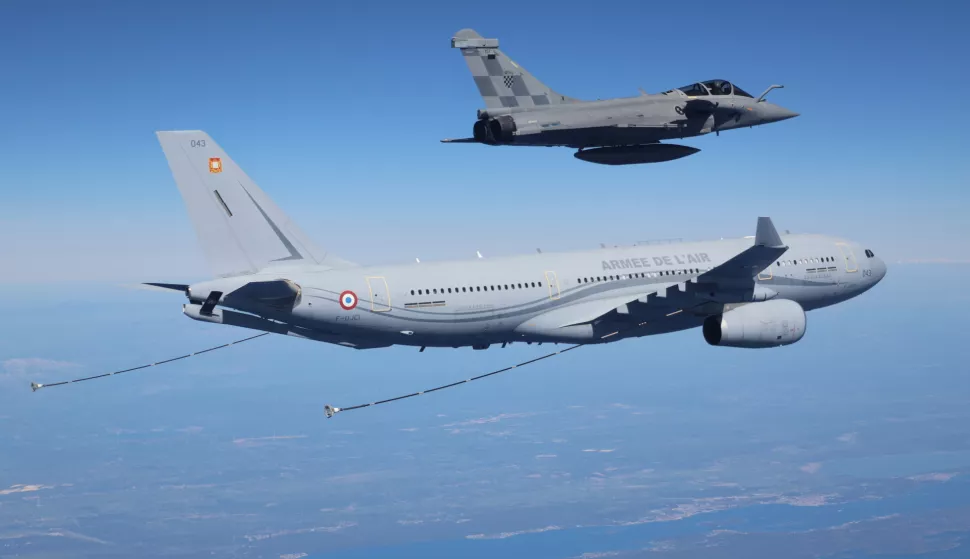 Zagreb, 30.4.2025.- Pripadnici 191. eskadrile lova?kih aviona Hrvatskog ratnog zrakoplovstva sudjelovali su s pripadnicima Francuskih zra?nih i svemirskih snaga u aktivnosti PEGASE 25 u hrvatskom zra?nom prostoru, priop?ilo je u srijedu Ministarstvo obrane RH, dodav?i da je pokazana visoka razina uvje?banosti. Aktivnost PEGASE 25 provedena je u hrvatskom zra?nom prostoru u utorak i srijedu, 29. i 30. travnja. Uz hrvatske i francuske Rafale u aktivnosti sudjeluju i francuska dva transportna zrakoplova A400M te zrakoplov za nadopunjavanjem gorivom A330 MRTT. foto HINA/ HRZ/ ua