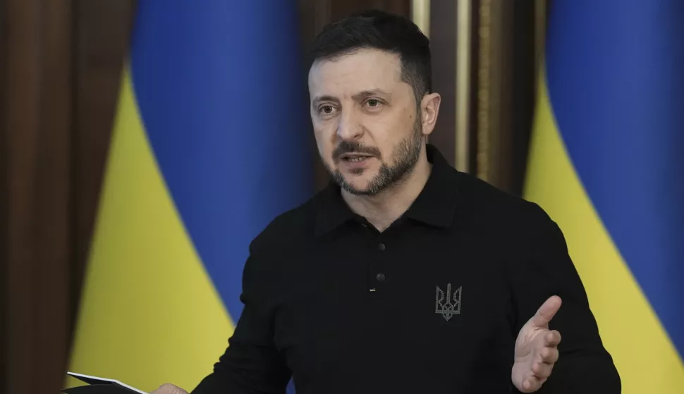 epa12037184 Ukrainian President Volodymyr Zelensky addresses a press conference in Kyiv, Ukraine, 17 April 2025. The President stated that Ukraine has evidence of China supplying artillery and gunpowder to Russia, and China's representatives are involved in the production of weapons for Russia and on Russian territory. EPA/STRINGER