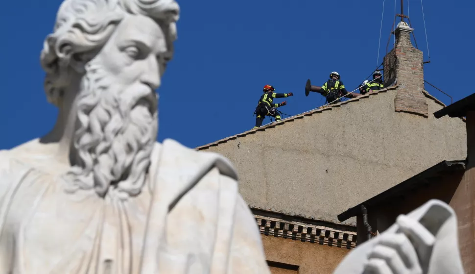 epa12068846 A chimney pot is installed on the roof of the Sistine Chapel in Vatican City, 02 May 2025, ahead of the conclave to choose a new pope which is due to begin 07 May 2025. EPA/ETTORE FERRARI