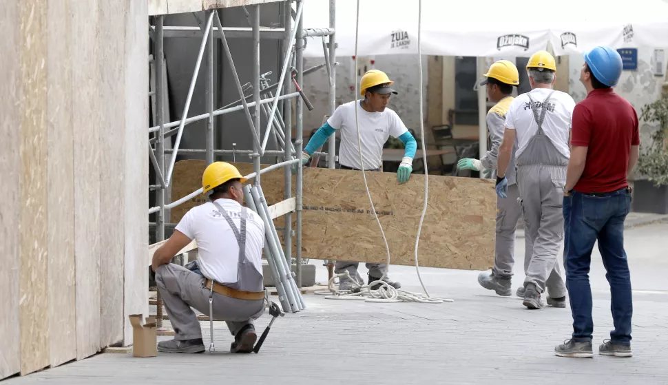 27.05.2022., Zagreb - Podaci Drzavnog zavoda za statistiku pokazuju da je u ozujku obujam gradjevinskih radova izvedenih na zgradama bio veci za 3,1 posto u odnosu na ozujak 2021. godine, a obujam radova na ostalim gradjevinama povecan je za 6,2 posto. U odnosu na veljacu ove godine, obujam gradjevinskih radova na zgradama je bio manji za 1,1 posto, a na ostalim gradjevinama za 0,2 posto. Photo: Patrik Macek/PIXSELL