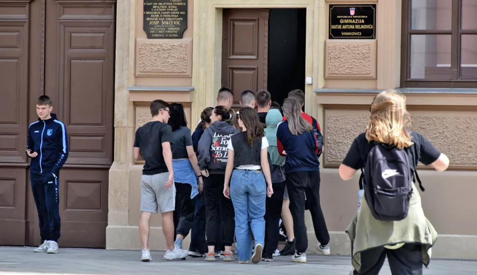 slavonija...vinkovci...10.04.2024.ucenici - fotke za ilustraciju...;foto Gordan Panić