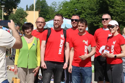 Osijek, 03. 05. 2025, Sajam antikviteta u parku kod Školjke. Vjeran Marijašević, SDP s ekipom na Sajmu...snimio GOJKO MITIĆ