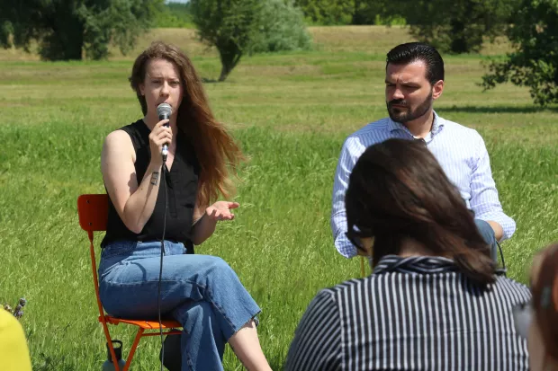 Osijek, 03. 05. 2025, Lijeva obala, lijevo od pje&scaron;ačkog mosta. Predstavljanje prve osječke urbane livade - udruga PLANTaza, Darija Walter, Dragan Vulin, Igor Pandžić... Sara ? autorica projekta.snimio GOJKO MITIĆ
