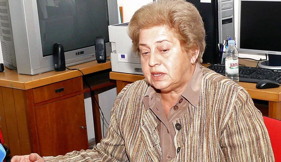 Karlovac, 15.9.2008 - U deset godina djelovanja Ženskoj grupi "Korak" obratilo se više od deset tisuća žena za pomoć, a gotovo osam tisuća dobilo je neki vid stručne psiho-socijalne ili pravne pomoći. Unatrag četiri godine, koliko "Korak" ima i Tajno sklonište za pomoć ženama i djeci, žrtvama nasilja u obitilji, do sada je boravilo 259 žena i 434 djece (trenutno 18 žena i 43 djece), kazala je na tiskovnoj konferenciji u povodu obljetnice voditeljica Sadika Zvirkić.foto FaH/ Mladen VOLARIĆ/ ua