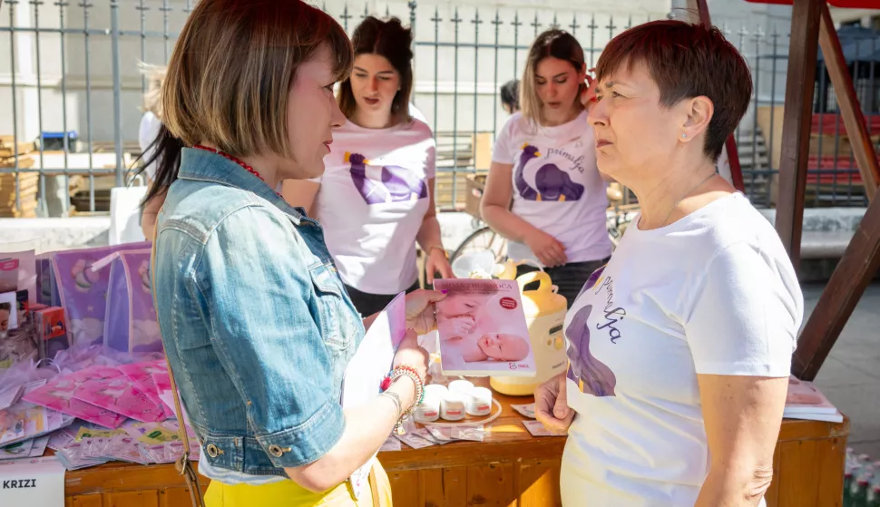 04.05.2025., Zagreb - U organizaciji Hrvatske komore primalja i Hrvatske udruge za promicanje primaljstva odrzano je dogadanje u sklopu kojeg su primalje iz zagrebackih bolnica razgovarale s trudnicama i drugim zenama i dijelile promotivne i edukativne materijale te savjetovale trudnice povodom Medunarodnog dana primalja. Photo: Neva Zganec/PIXSELL