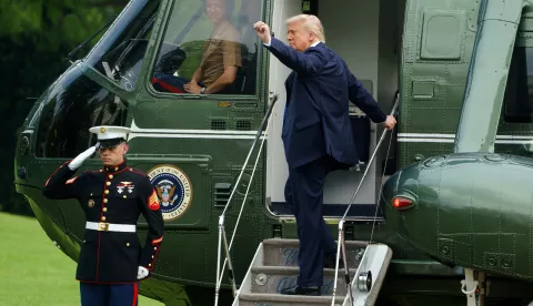 epa12068555 US President Donald Trump leaves the White House via Marine One in Washington, DC, USA, 01 May 2025. President Trump is due to visit Alabama and Florida. EPA/WILL OLIVER