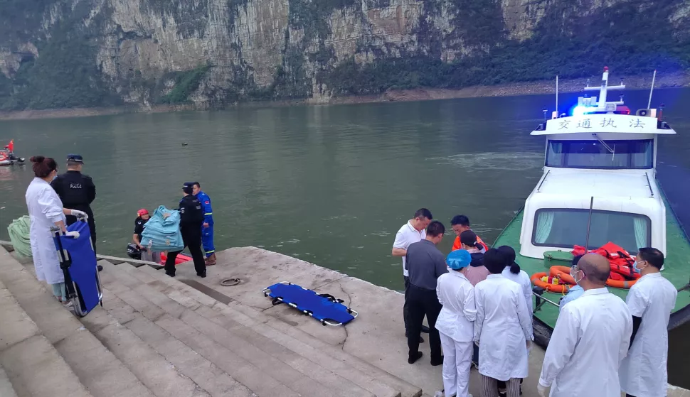 epa12074306 People carry out search and rescue operations at the site where two passenger boats capsized in Qianxi City, southwest China's Guizhou Province, 04 May 2025 (issued 05 May 2025). According to local authorities, about 70 people fell into the Liuchong River when the boats capsized on 04 May, with more than 50 rescued as of 7 p.m. A further rescue operation is underway. EPA/XINHUA CHINA OUT/UK AND IRELAND OUT/ MANDATORY CREDIT EDITORIAL USE ONLY