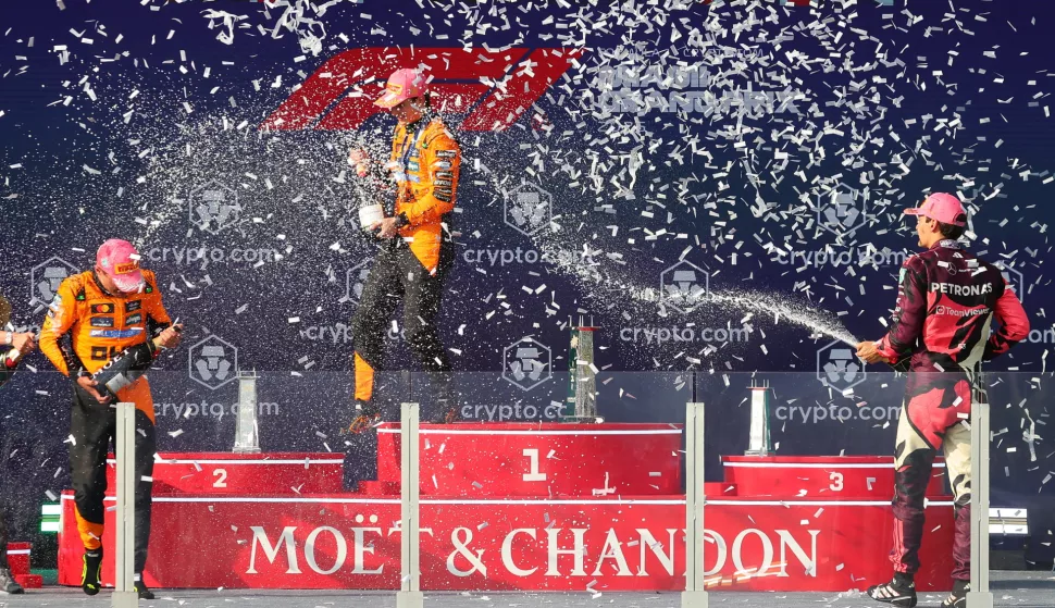 epa12074128 McLaren driver Oscar Piastri of Australia (C) first place winner, McLaren driver Lando Norris of Britain (L) second place winner, and Mercedes driver George Russell of Britain (R) third place winner spray champagne on the podium following the Formula 1 Miami Grand Prix at the Miami International Autodrome in Miami Gardens, Florida, USA, 04 May 2025. EPA/CRISTOBAL HERRERA-ULASHKEVICH