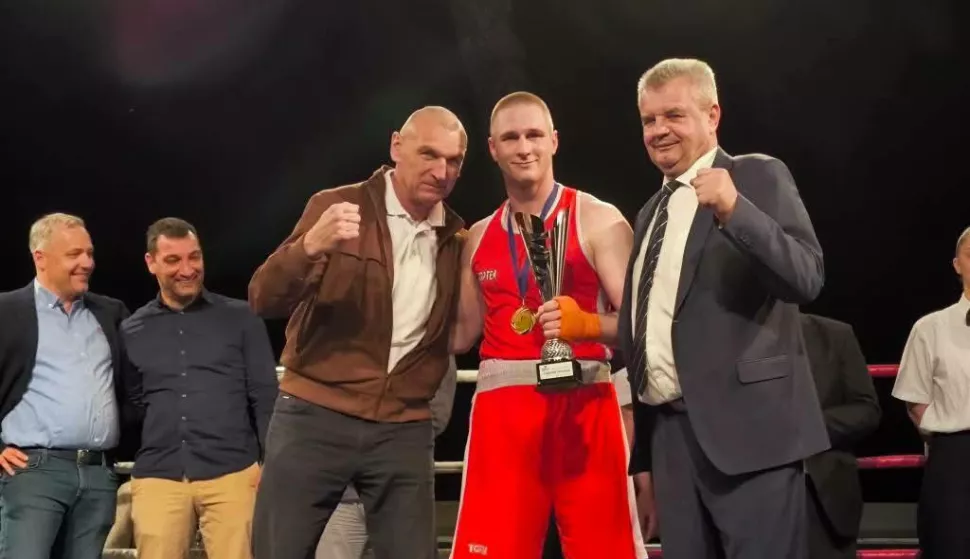 Zvonimir Rebolj s legendarnim Željkom Mavrovićem i predsjednikom HBS-a Bonom Bo&scaron;njakom