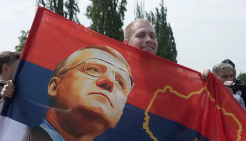 06.05.2018., Jarak - Vojislav Seselj sa svojim radikalima stigao je nadomak Hrtkovaca gdje je trebao biti odrzan skup povodom 26. obljetnice mitinga nakon kojeg su pokrenuta prisilna iseljavanja Hrvata iz Vojvodine. Nakon sto mu je policija zabranila ulaz u Hrtkovce, Seselj je odrzao govor u selu Jarak. Photo: Dubravka Petric/PIXSELL 