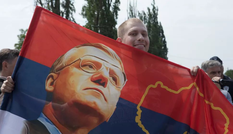 06.05.2018., Jarak - Vojislav Seselj sa svojim radikalima stigao je nadomak Hrtkovaca gdje je trebao biti odrzan skup povodom 26. obljetnice mitinga nakon kojeg su pokrenuta prisilna iseljavanja Hrvata iz Vojvodine. Nakon sto mu je policija zabranila ulaz u Hrtkovce, Seselj je odrzao govor u selu Jarak. Photo: Dubravka Petric/PIXSELL 