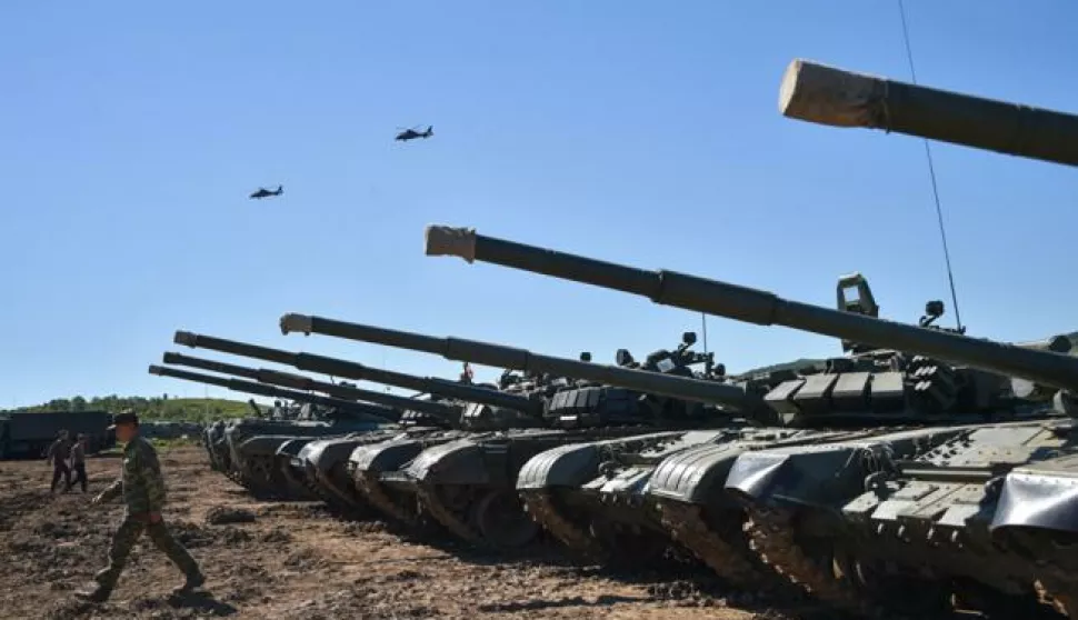 epa10163913 A handout photo made available by the press service of the Russian Defence Ministry on 06 September 2022 shows tanks and servicemen taking part in the Vostok 2022 strategic command and staff exercise at the Sergeyevsky training ground near Vladivostok, Primorsky Krai region, Russia. The Vostok 2022 strategic command and staff exercise takes place from 01 to 07 September 2022 and involves over 50,000 servicemen and more than 5,000 units of weapons and military equipment. EPA/RUSSIAN DEFENCE MINISTRY PRESS SERVICE HANDOUT -- MANDATORY CREDIT -- HANDOUT EDITORIAL USE ONLY/NO SALES