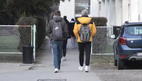 Osijek, 07. 02. 2025., Županijska ulica, Opća gimnazija, bojkot nastave, djeca idu u školu, na putu prema školi, učenici, SNIMIO BRUNO JOBST