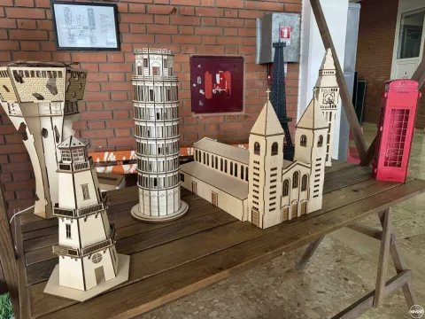 VINKOVCIU holu vinkovačke Drvodjelske tehničke škole otvoren je sajam STEM avantura u svijetu drva i tehnologije, koji se provodi u okviru projekta Wood4STEM 2 radi popularizacije STEM područja - svibanj 2025.