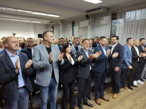 Predsjednik Hrvatskog sabora Gordan Jandroković u utorak je u Osijeku sudjelovao na predizbornom skupu HDZ-a i partnera dajući potporu kandidatima za gradonačelnika Osijeka i županicu Osječko-baranjske županije Ivanu Radiću i Nataši Tramišak