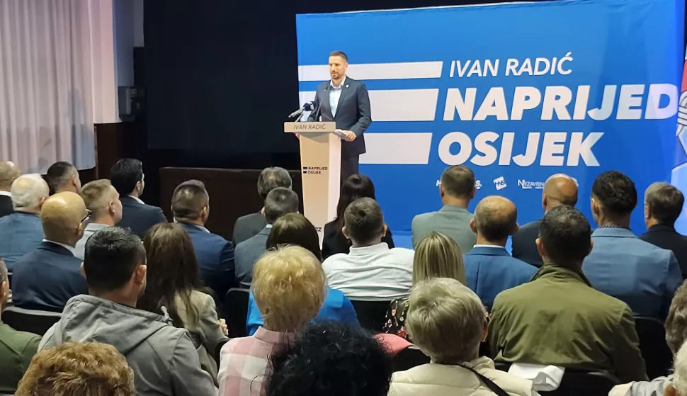 Predsjednik Hrvatskog sabora Gordan Jandroković u utorak je u Osijeku sudjelovao na predizbornom skupu HDZ-a i partnera dajući potporu kandidatima za gradonačelnika Osijeka i županicu Osječko-baranjske županije Ivanu Radiću i Nataši Tramišak