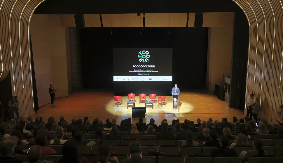 Osijek, 07. 05. 2025., KC, Koncertna dvorana Franjo Krežma, FOODCOOLTOUR, konferencija o sigurnosti hrane i održivosti proizvodnje, konferencija, panel rasprave, Ivan RadićSNIMIO BRUNO JOBST