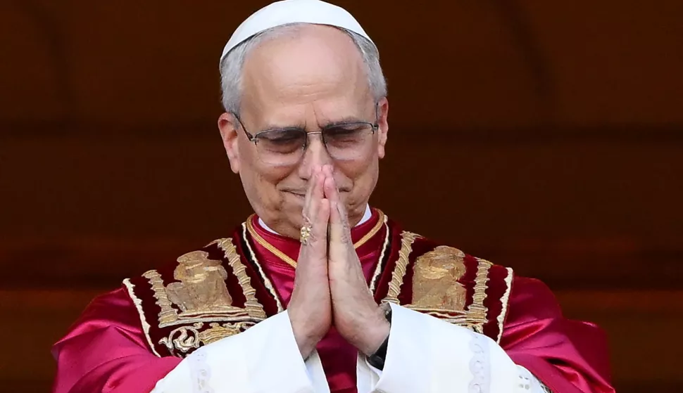 epa12084838 Newly elected Pope Leo XIV, Cardinal Robert Francis Prevost from the USA, blesses the faithful from the central loggia of Saint Peter's Basilica, Vatican City, 08 May 2025, after his election on the second day of the conclave. EPA/ETTORE FERRARI
