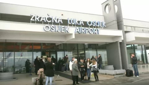 OSIJEK, 30. 03. 2015, ZRAČNA LUKA OSIJEK, DOLAZAK PRVOG AVIONA IZ LONDONA, ZRAČNA LUKA OSIJEK. OSIJEK AIRPORT. RYANAIR...snimio GOJKO MITIĆ