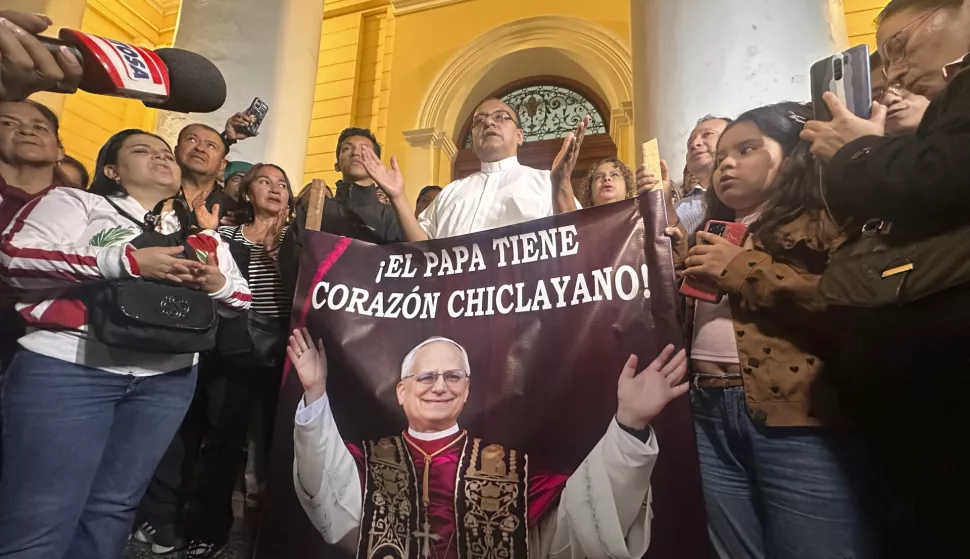 epa12085392 Believers hold a banner with a picture of Pope Leo XIV in front of the cathedral of Chiclayo, Peru, 08 May 2025. Cardinal Robert Francis Prevost has been elected as the 267th pope of the Catholic Church and has taken the papal name Leo XIV. Robert Francis Prevost was the bishop in Chiclayo for almost a decade. EPA/MIKHAIL HUACAN