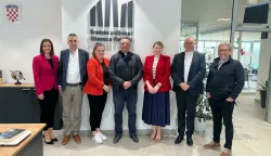 VINKOVCIGrad Vinkovci bio je domaćin prvog radnog sastanka u okviru projekta prekogranične suradnje s Hrvatima u Srbiji, točnije sa Župom sv. Jurja mučenika iz Golubinaca u Srijemusvibanj 2025.