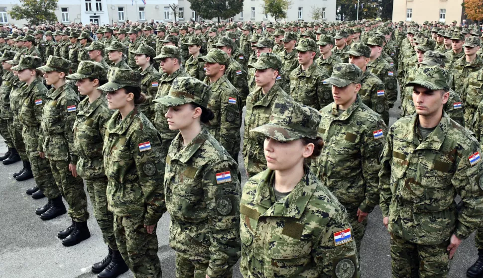 25.10.2024., Pozega - Potpredsjednik Vlade Republike Hrvatske i ministar obrane Ivan Anusic sudjelovao na svecanoj prisezi 44. narastaja rocnika na dragovoljnom vojnom osposobljavanju u vojarni 123 brigade HV Pozega. Photo: Ivica Galovic/PIXSELL
