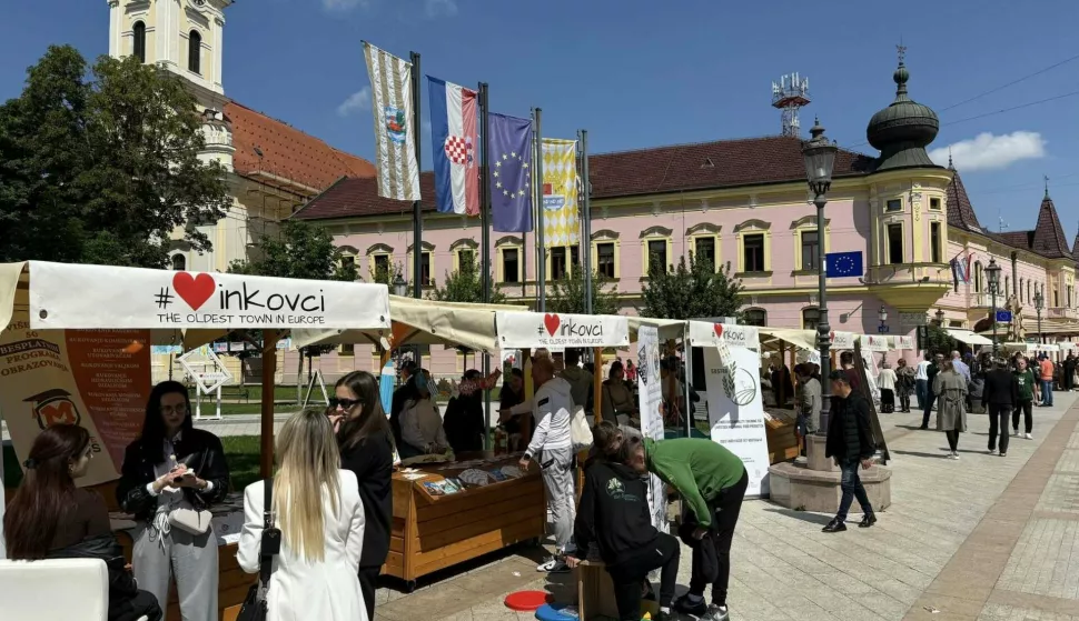 VINKOVCIU povodu Dana Europe Agencija za razvoj i investicije Grada Vinkovaca VIA i ove je godine u pješačkoj zoni na Trgu bana Šokčevića pripremila Sajam EU projekata na Orionu.9. 5. 2025.