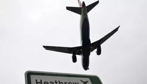 epa07269871 (FILE) A British Airways airplane landing at Heathrow airport in London, Britain, 25 October 2016 (reissued 08 January 2019). Accoprding to reports, Europe's busiest airport Heathrow has suspended departures from its northern runway following reports of a drone sighting on 08 January 2019. EPA/HANNAH MCKAY *** Local Caption *** 53332952
