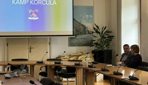 Slavonski Brod, 09.05.2025. - Gradonačelnik Slavonskog Broda Mirko Duspara izvijestio je u petak da je Upravni sud u Splitu odbio tužbu za obnovu spora u kojem je Državni inspektorat naredio rušenje kućica u kampu na Korčuli, odmaralištu koje je u vlasništvu Slavonskog Broda. foto HINA/ Irena VUKAS/ tm