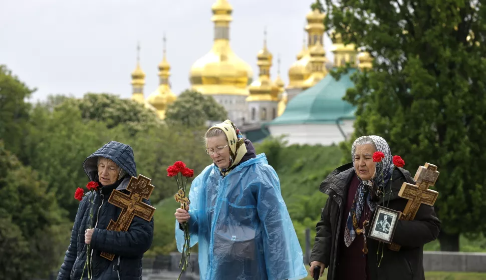 epa12085985 Women walk to place floral tributes at the Tomb of the Unknown Soldier monument during Victory Day commemorations in Kyiv, Ukraine, 09 May 2025. Several countries mark the 80th anniversary of Victory Day, the unconditional surrender of Nazi Germany on 08 May 1945, and the Allied Forces' victory, which marked the end of World War II in Europe. EPA/SERGEY DOLZHENKO