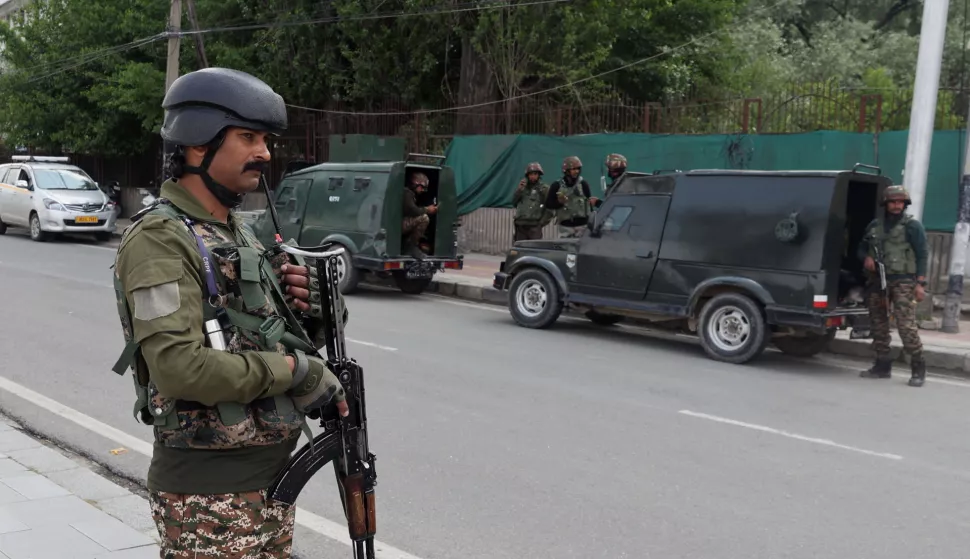 epa12088072 Indian security personnel stand guard in Srinagar, the summer of Indian Kashmir, 10 May 2025. India's Foreign Secretary Vikram Misri accused Pakistan of 'provocative and escalatory actions' after overnight attacks on Indian cities, civilian infrastructure, and military targets. India and Pakistan are accusing each other of initiating new military attacks, including drone and artillery strikes. EPA/FAROOQ KHAN