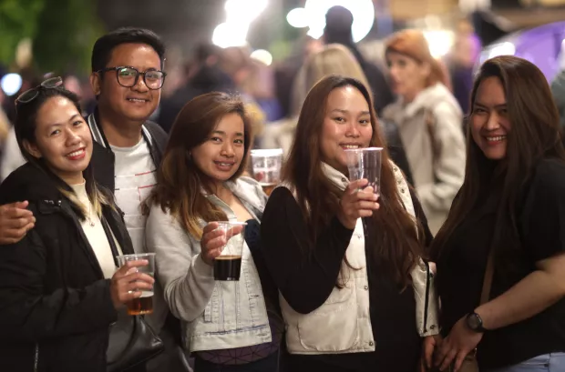 Osijek, 10. 05. 2025., Sunčana ulica, Craft beer festival, subota, reportaža, Filipini, ekipa sa FilipinaSNIMIO BRUNO JOBST
