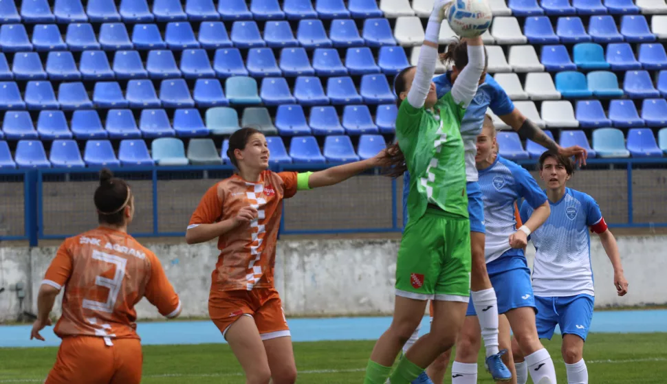 Osijek, 18. 04. 2025, Stadion Gradski vrt, nogomet, ŽNK Osijek - Agram (Zagreb), Liga za prvakinje Hrvatske.snimio GOJKO MITIĆ