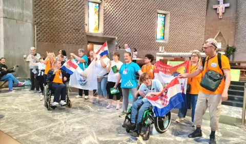 Završnu su pjesmu na međunarodnom susretu povele Zajednice ViS iz Hrvatske
