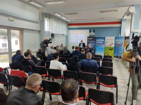 Nezavisni kandidat za župana Osječko-baranjske županije Branimir Glavaš čiju kandidaturu podupiru HDSSB i HSS u ponedjeljak je predstavio svoj izborni program
