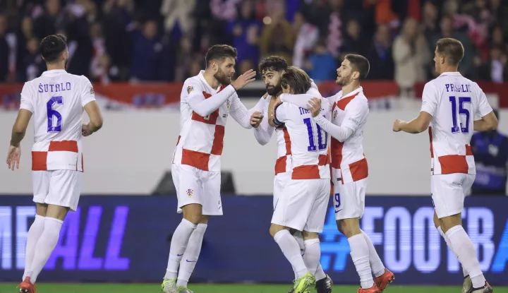 Split, 18.11.2024 - Utakmica Lige nacija između reprezentacija Hrvatske i Portugala na stadionu Poljud u Splitu. Na slici hrvatski nogometaši slave zgoditak koji je postigao Joško Gvardiol.foto HINA/ Damir SENČAR/ ds