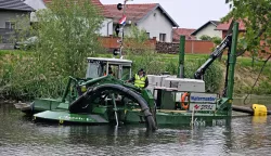 Vinkovci, 12.05.2025. - Radni posjet ministrice zaštite okoliša i zelene tranzicije Marije Vučković Vukovarsko - srijemskoj županiji. Projekt Restauracija rijeke Bosut od rkm 90+800 do rkm 95+600 (izmuljivanje Bosuta). foto HINA/ Gordan PANIĆ/ tm