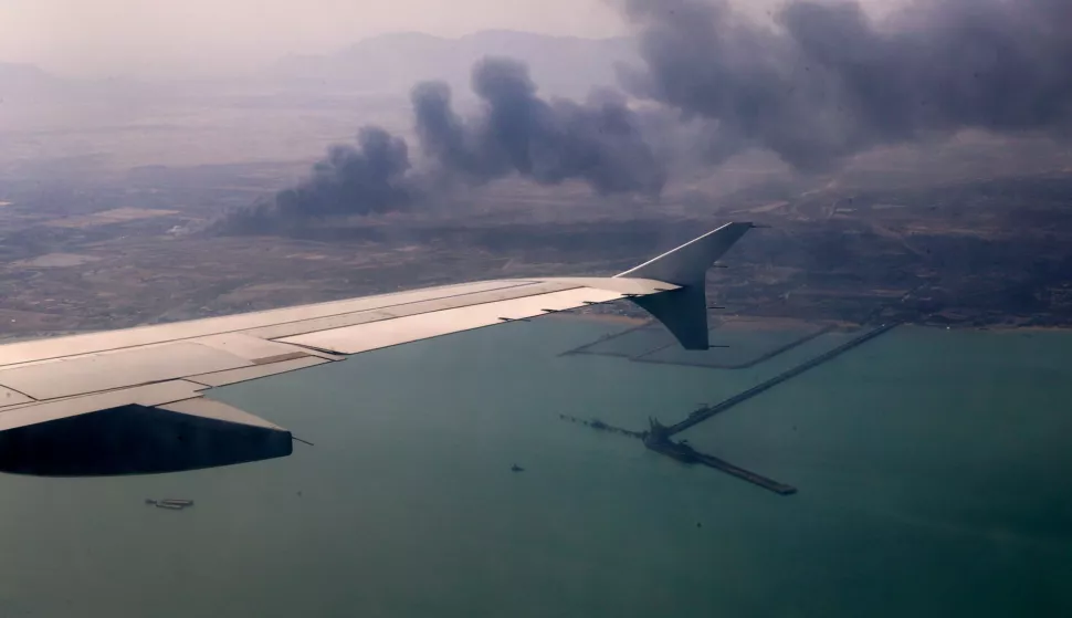 epa12058208 A handout photo made available by the Iranian Presidential Office shows smoke billowing from the Rajaie port in the city of Bandar Abbas, southern Iran, 27 April 2025. According to the IRNA news agency, at least 25 people have been killed and around 800 people injured in an explosion at the port, with authorities yet to announce the cause. EPA/IRANIAN PRESIDENCY HANDOUT HANDOUT EDITORIAL USE ONLY/NO SALES