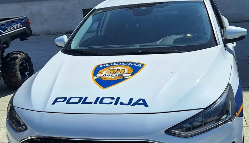 Policijski službeni automobil, policija, očevid, ilustracija