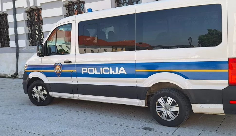Policijski kombi, policija, ilustracija, očevid