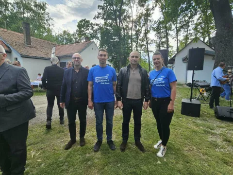 Vinkovci, predizborni skup HDZ-a u šumi Kunjevci