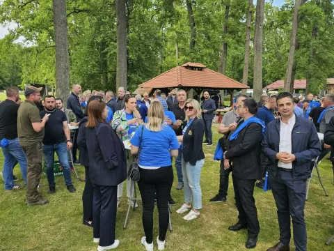 Vinkovci, predizborni skup HDZ-a u šumi Kunjevci