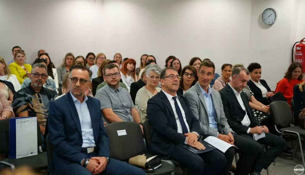 VINKOVCIU vinkovačkom Poduzetničkom inkubatoru predstavljen je Europski socijalni fond plus, ESF+, i program "Učinkoviti ljudski potencijali 2021. – 2027.", u organizaciji Ministarstva rada, mirovinskoga sustava, obitelji i socijalne politike.SVIBANJ 2025.